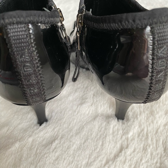 Prada black patent ankle boots w/side zipper - Picture 4 of 6